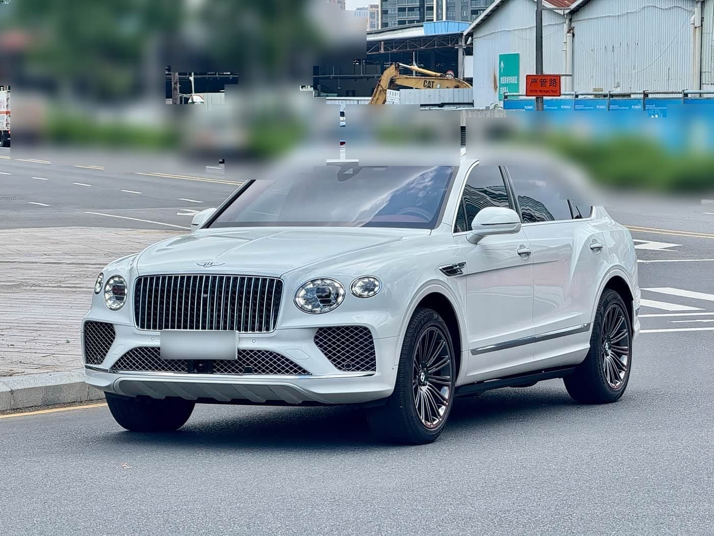 2023 Bentley Bentayga front exterior