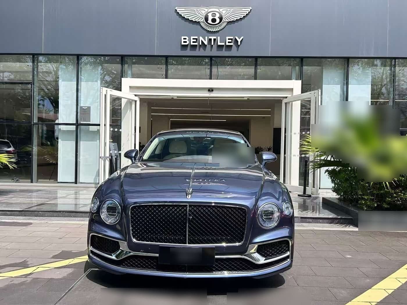 2023 Bentley Flying Spur front exterior