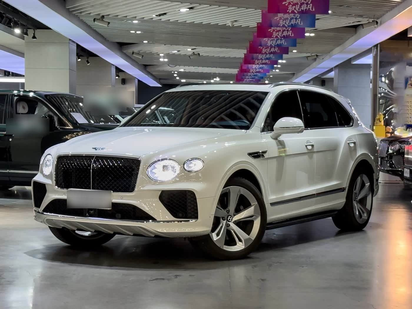 2023 Bentley Bentayga front exterior