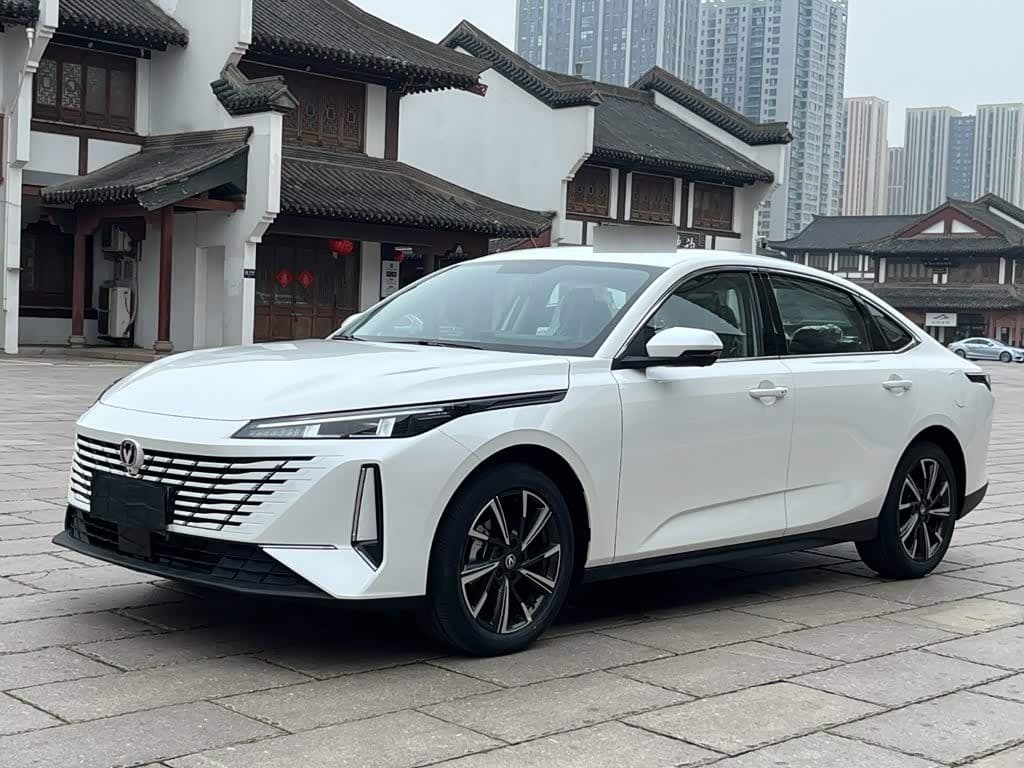 2025 Changan Eado front exterior