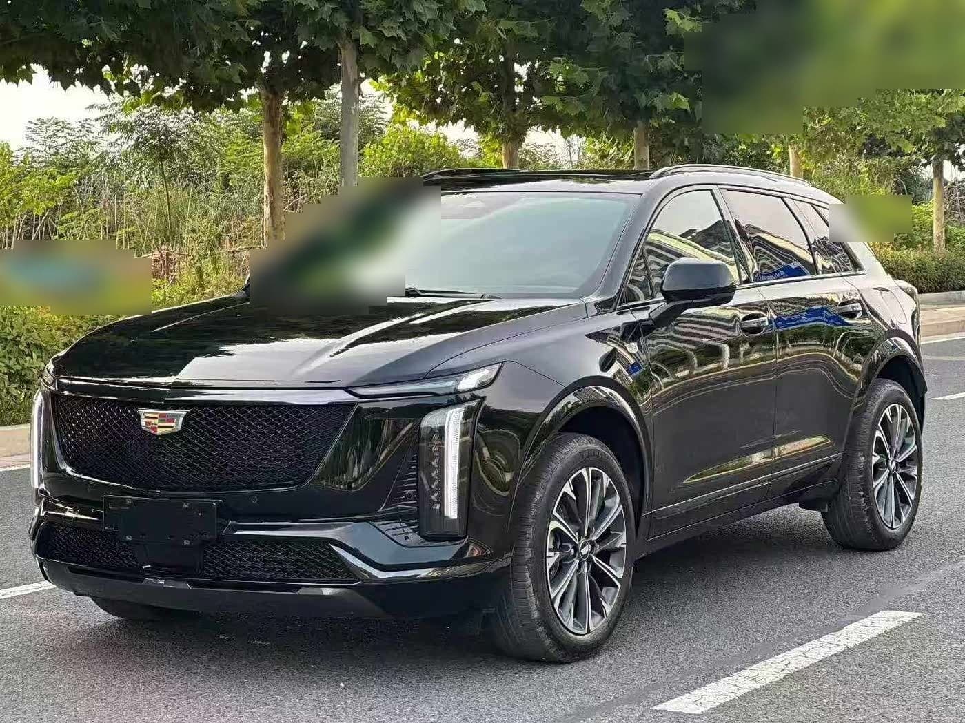 2025 Cadillac XT5 front exterior