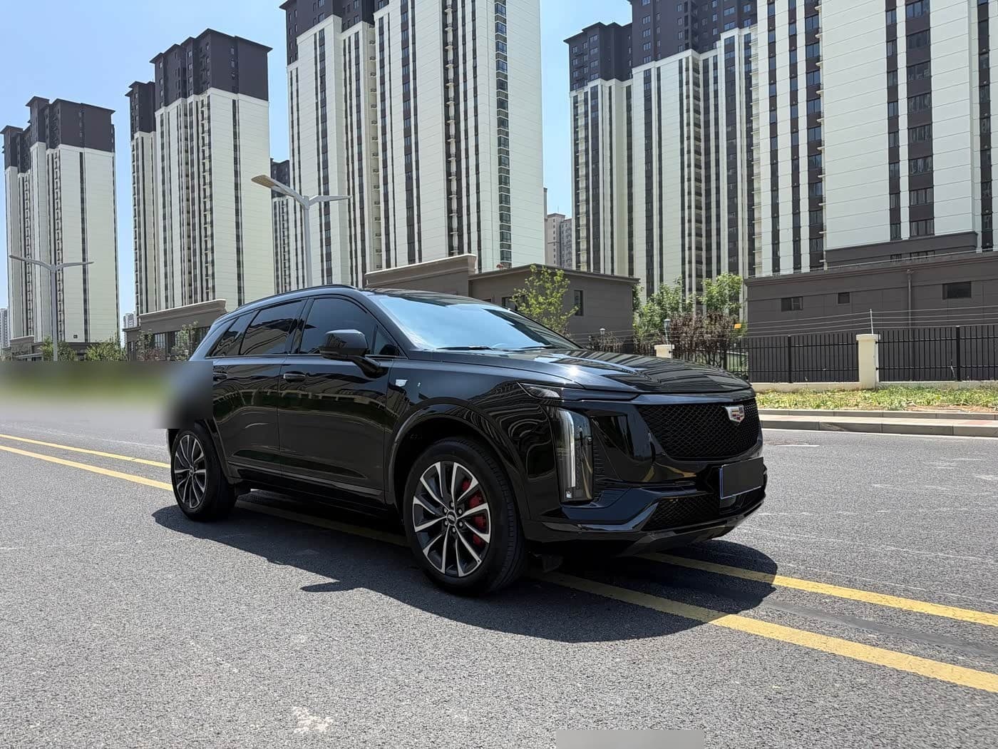 2025 Cadillac XT5 front exterior