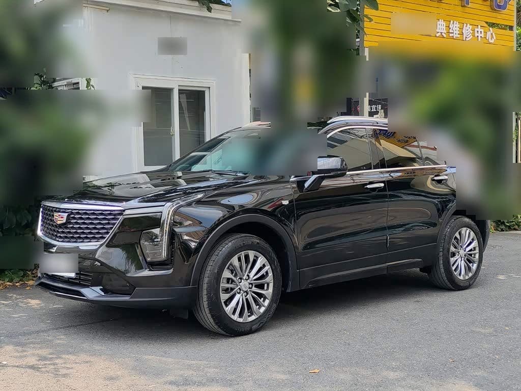 2023 Cadillac XT4 front exterior