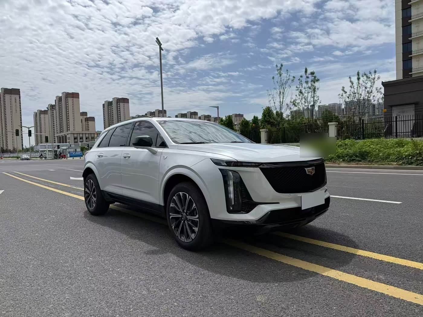 2024 Cadillac XT5 front exterior