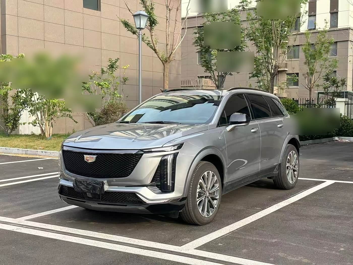 2024 Cadillac XT5 front exterior