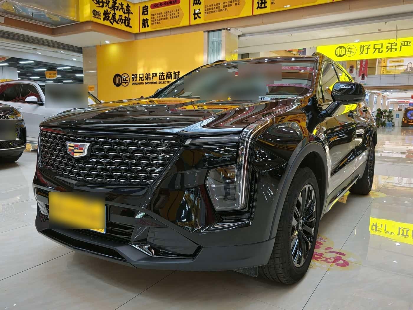 2023 Cadillac XT4 front exterior