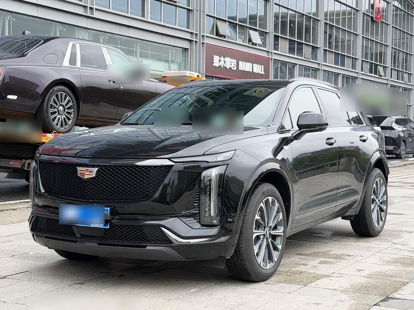 2024 Cadillac XT5 front exterior