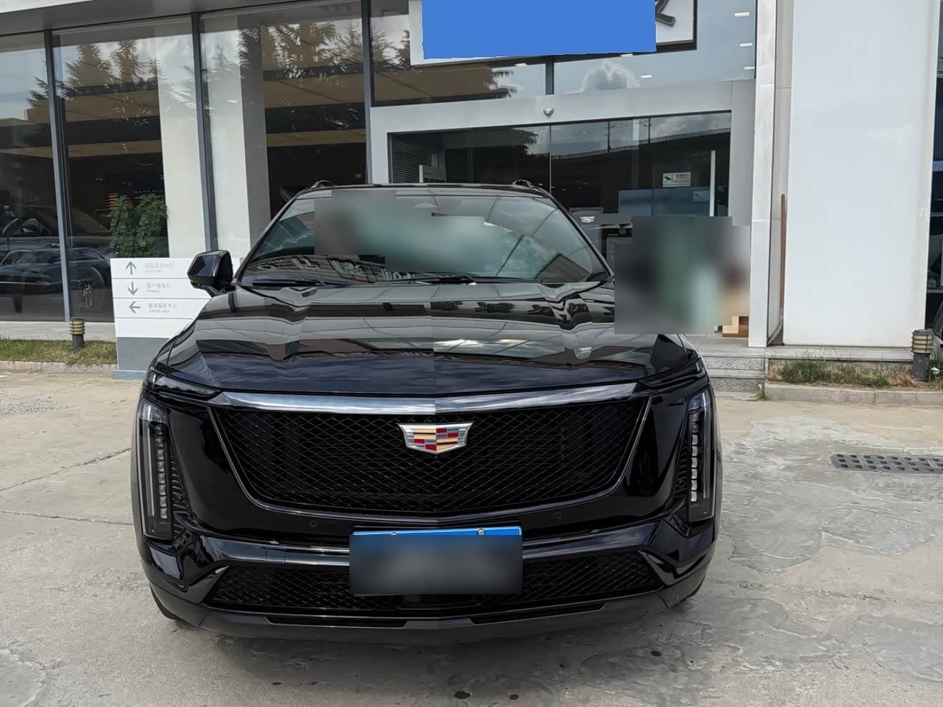 2024 Cadillac XT5 front exterior