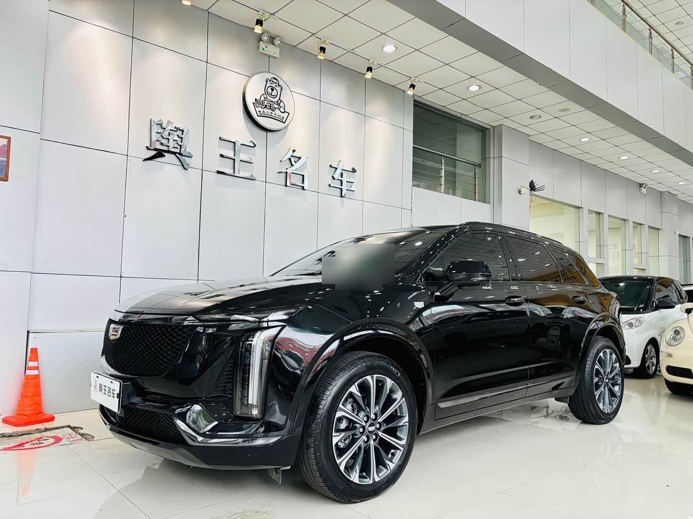 2024 Cadillac XT5 front exterior