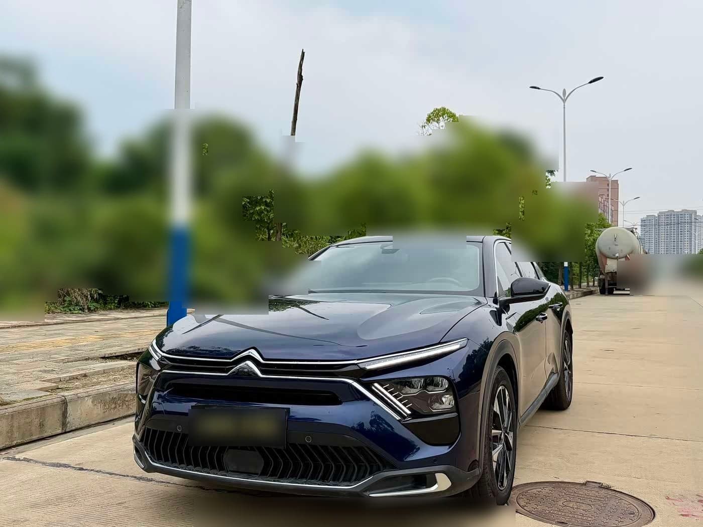 2024 Citroën Versailles C5 X front exterior