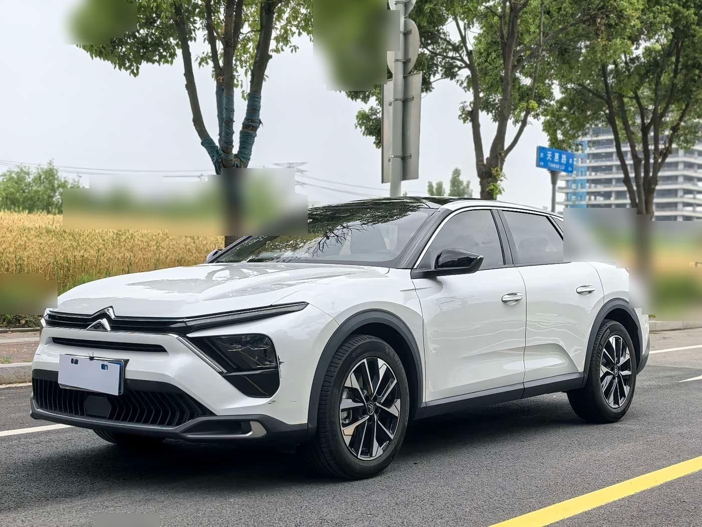 2024 Citroën Versailles C5 X front exterior
