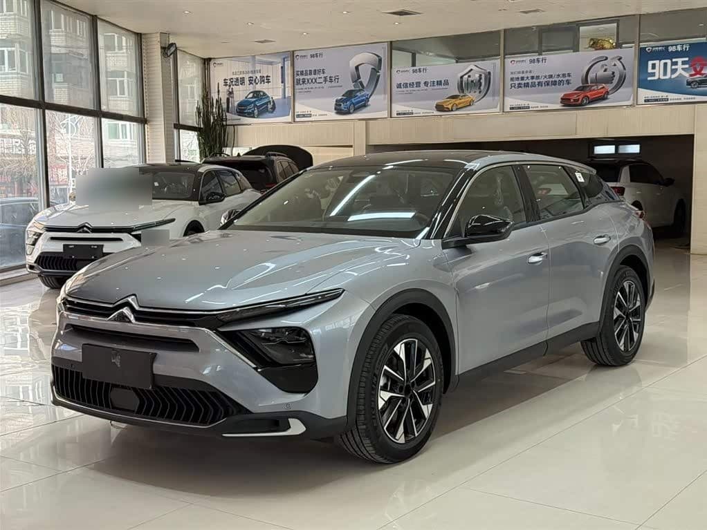 2024 Citroën Versailles C5 X front exterior