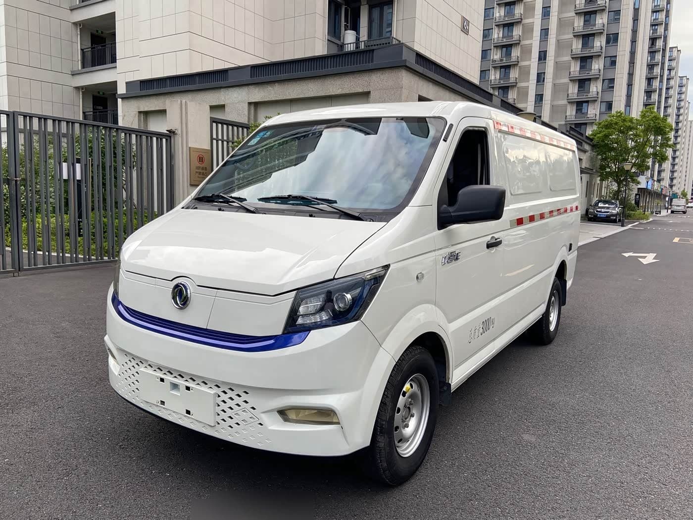 2024 Dongfeng Yufeng EM27 front exterior