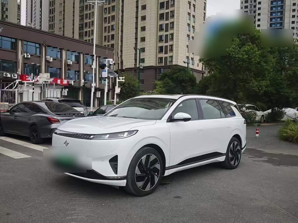 2024 Dongfeng Yipai eπ008 front exterior