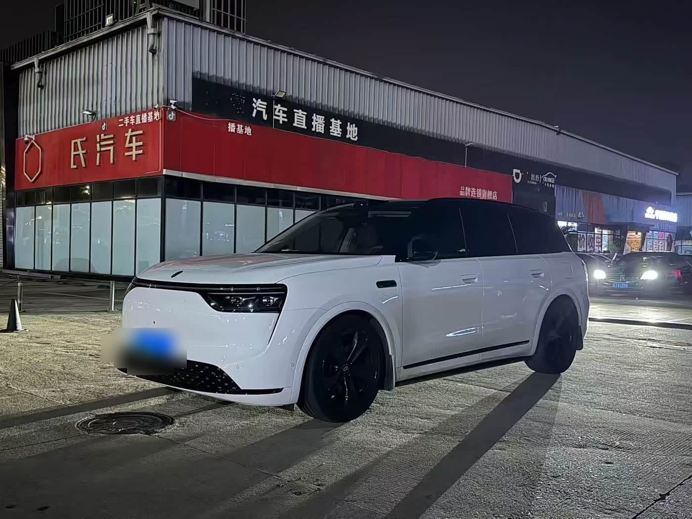 2025 AITO Wenjie AITO M8 front exterior