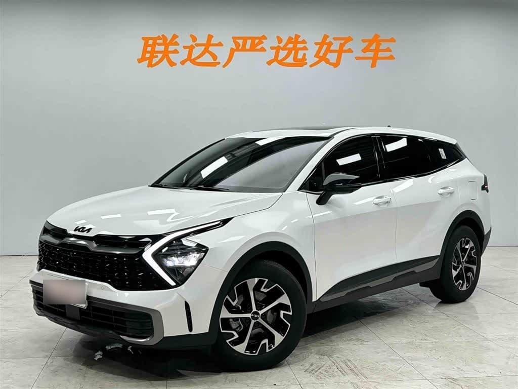 2025 Kia Sportage front exterior