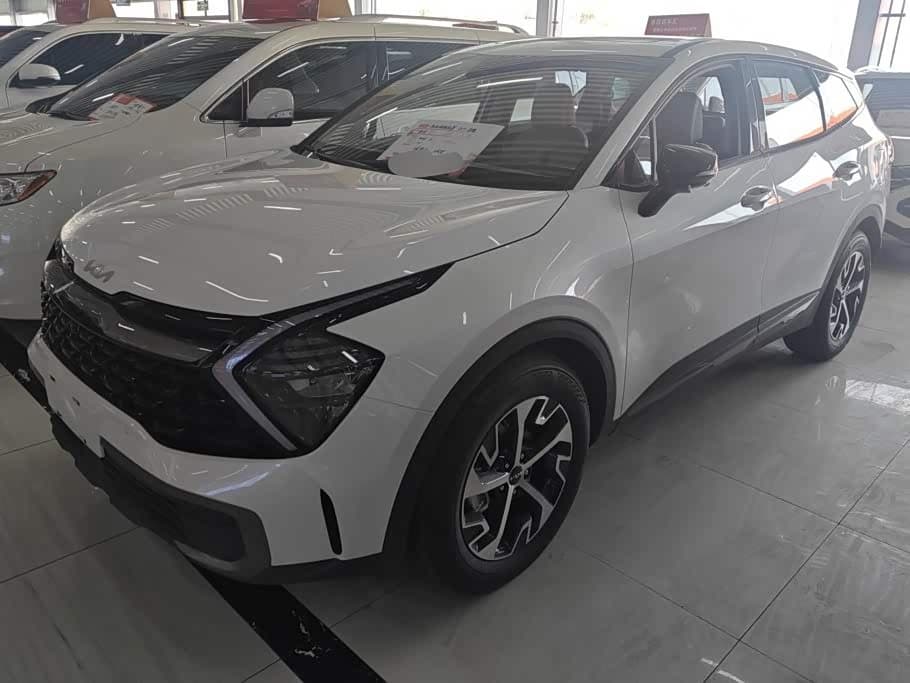2025 Kia Sportage front exterior
