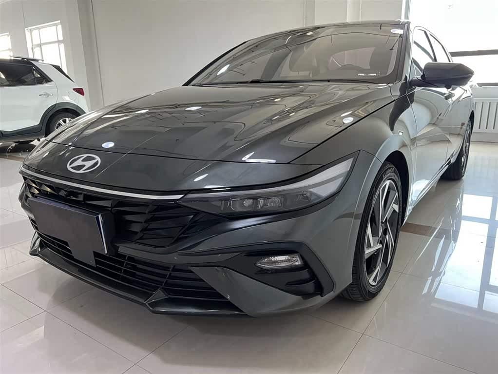 2023 Hyundai Elantra front exterior