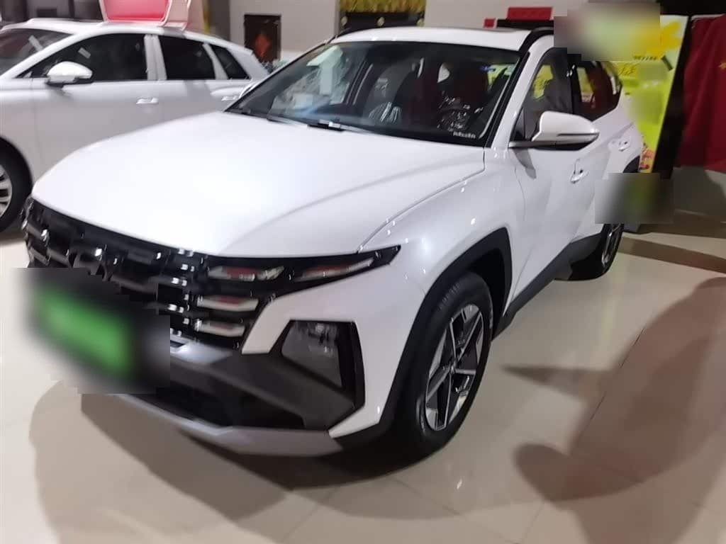 2024 Hyundai Tucson front exterior