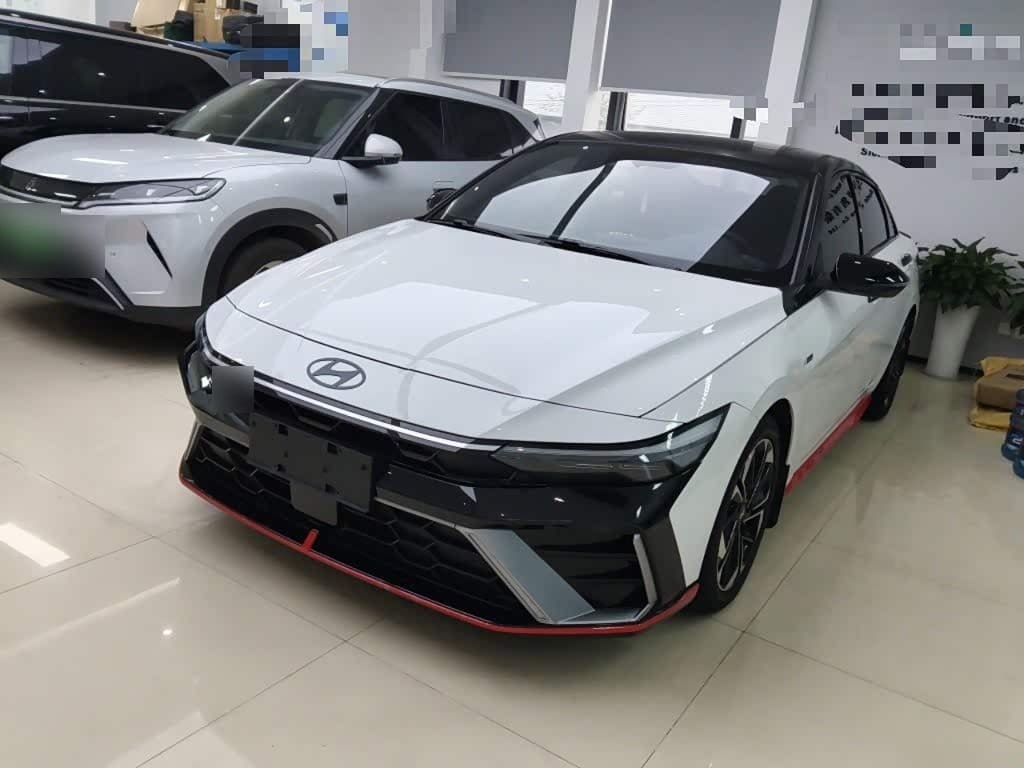 2023 Hyundai Elantra front exterior
