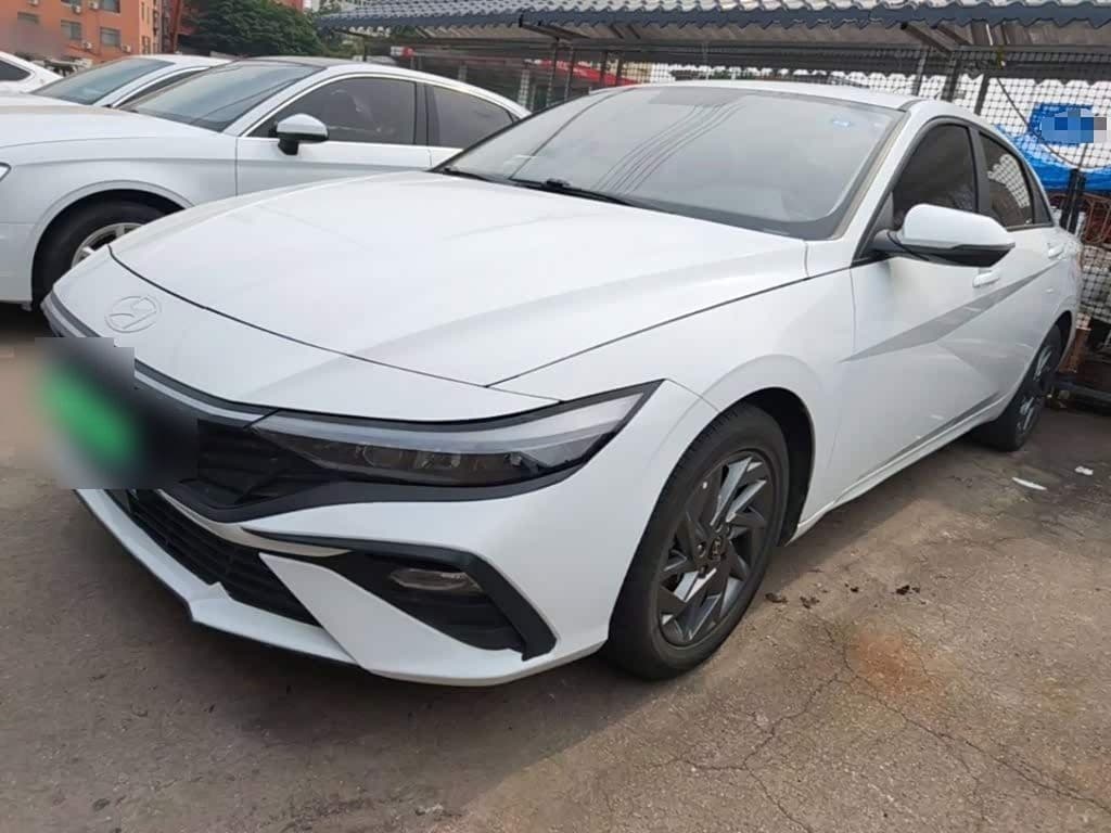 2023 Hyundai Elantra front exterior