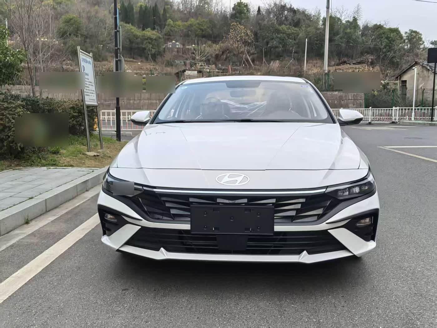 2023 Hyundai Elantra front exterior