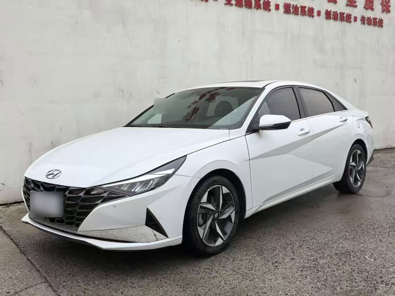 2023 Hyundai Elantra front exterior