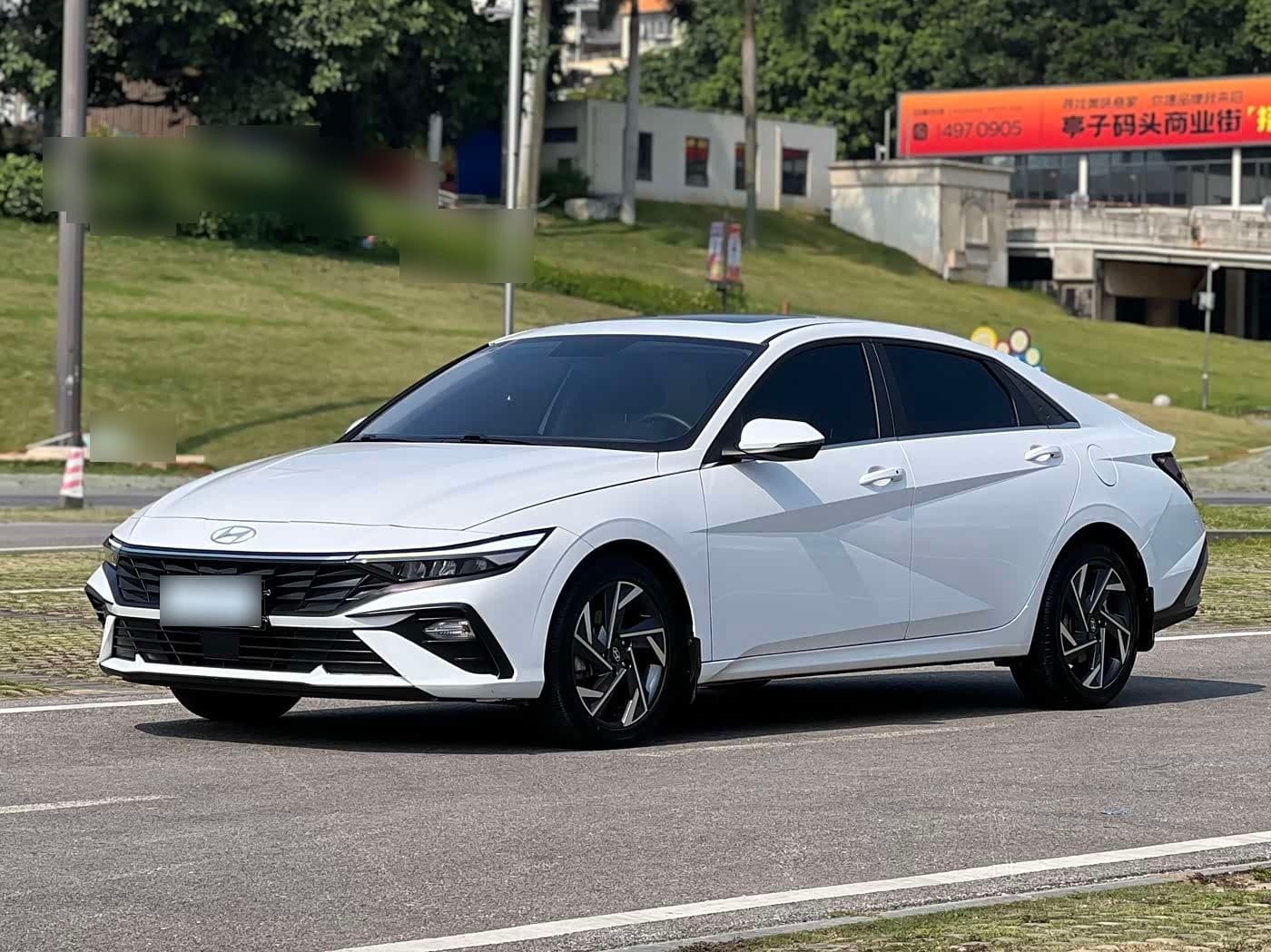 2023 Hyundai Elantra front exterior