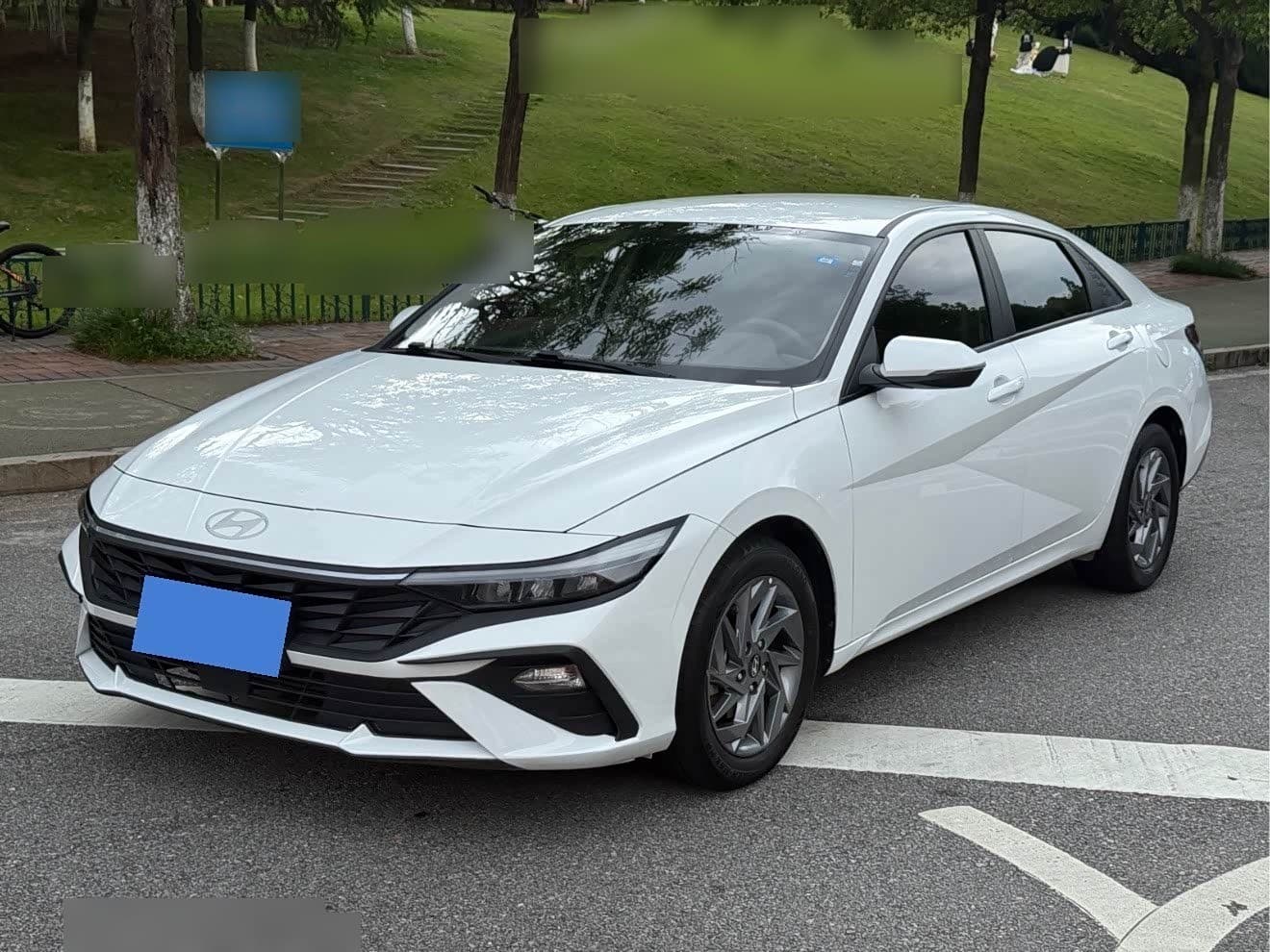 2023 Hyundai Elantra front exterior