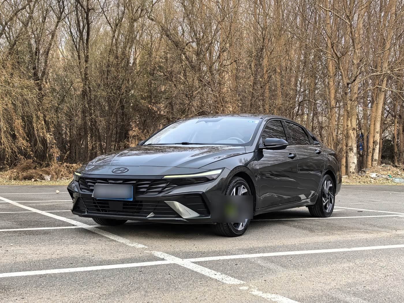 2023 Hyundai Elantra front exterior