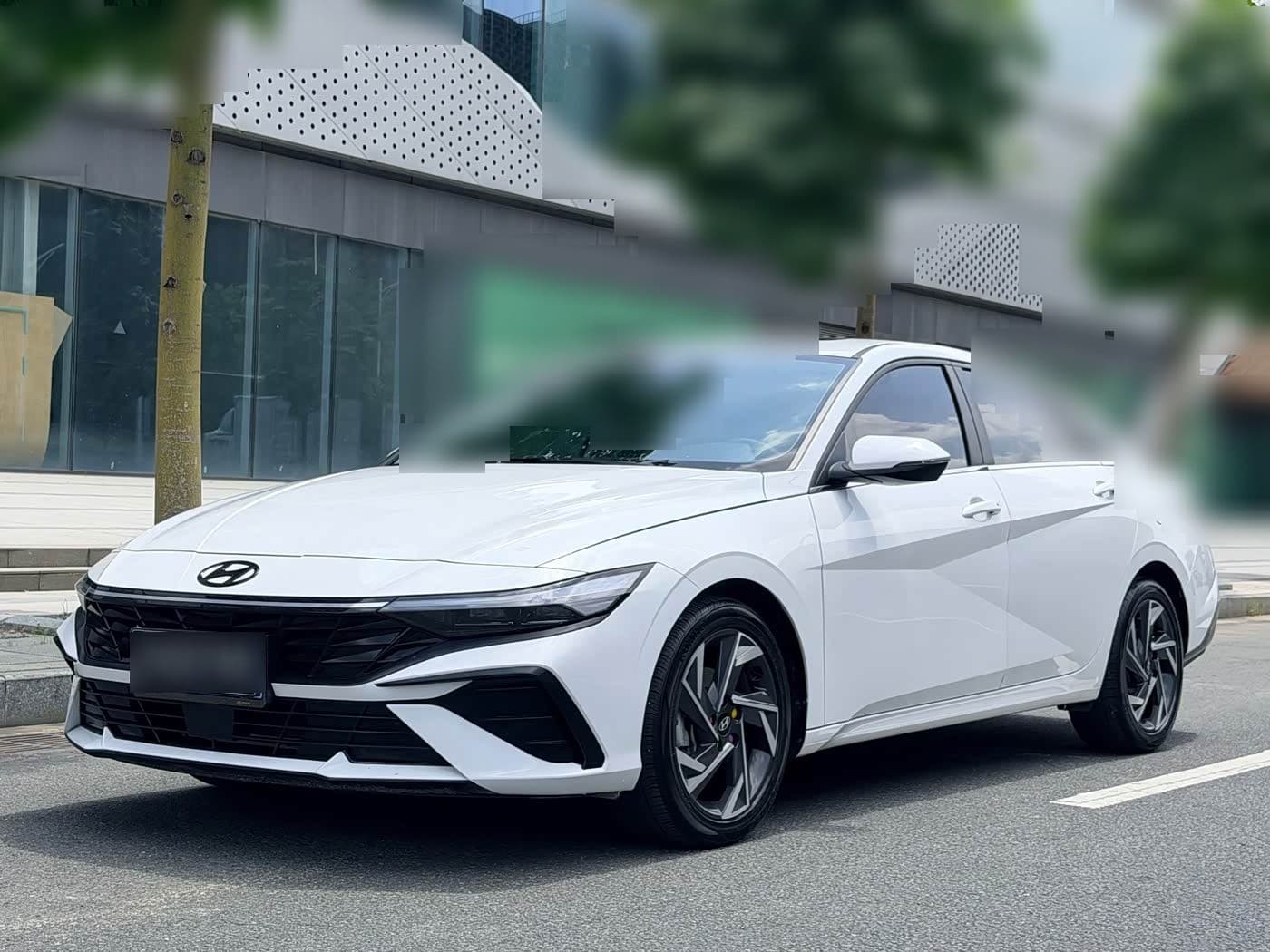 2023 Hyundai Elantra front exterior