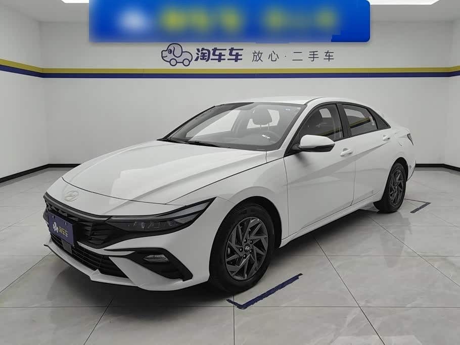 2023 Hyundai Elantra front exterior