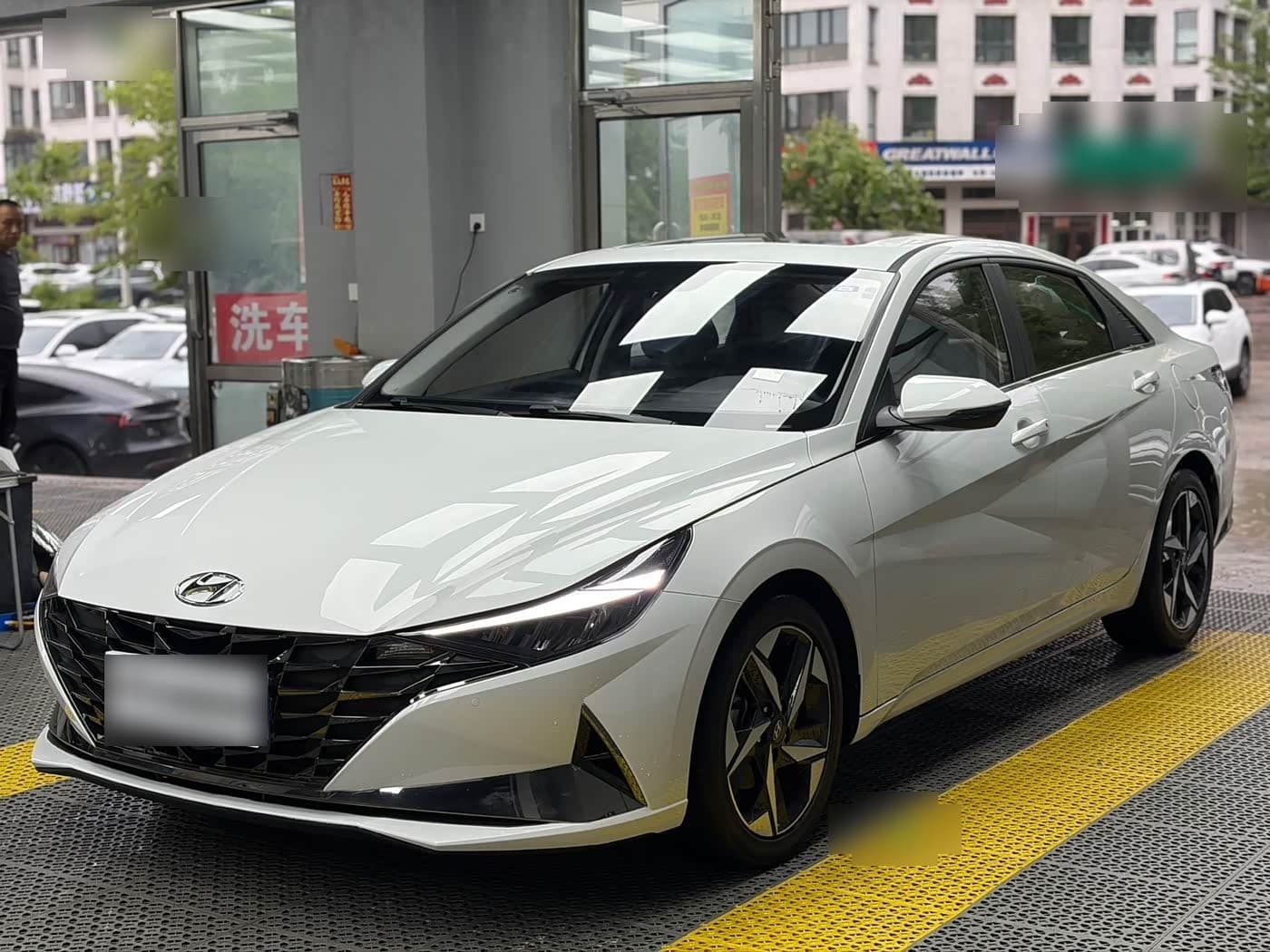 2023 Hyundai Elantra front exterior