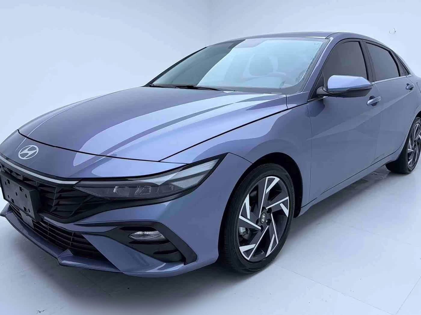 2023 Hyundai Elantra front exterior