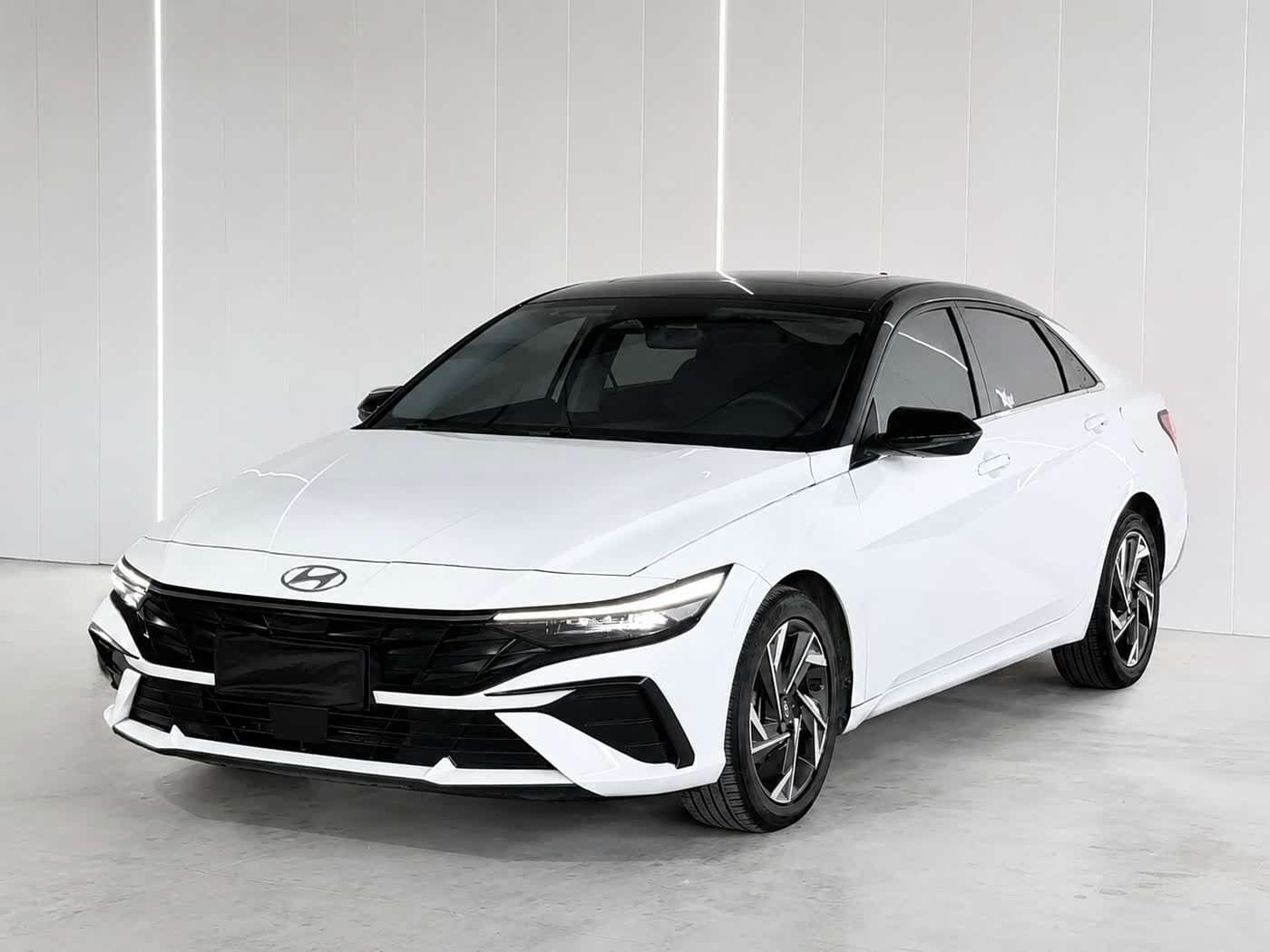 2023 Hyundai Elantra front exterior
