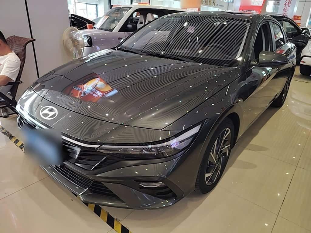 2023 Hyundai Elantra front exterior
