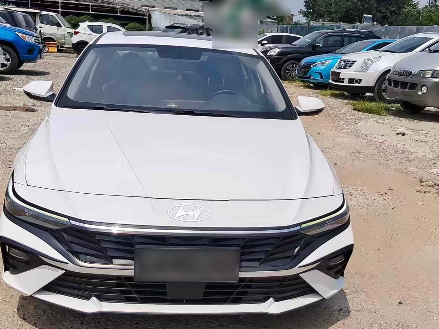 2023 Hyundai Elantra front exterior