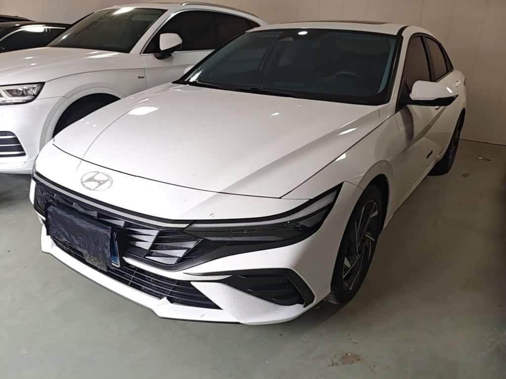 2023 Hyundai Elantra front exterior