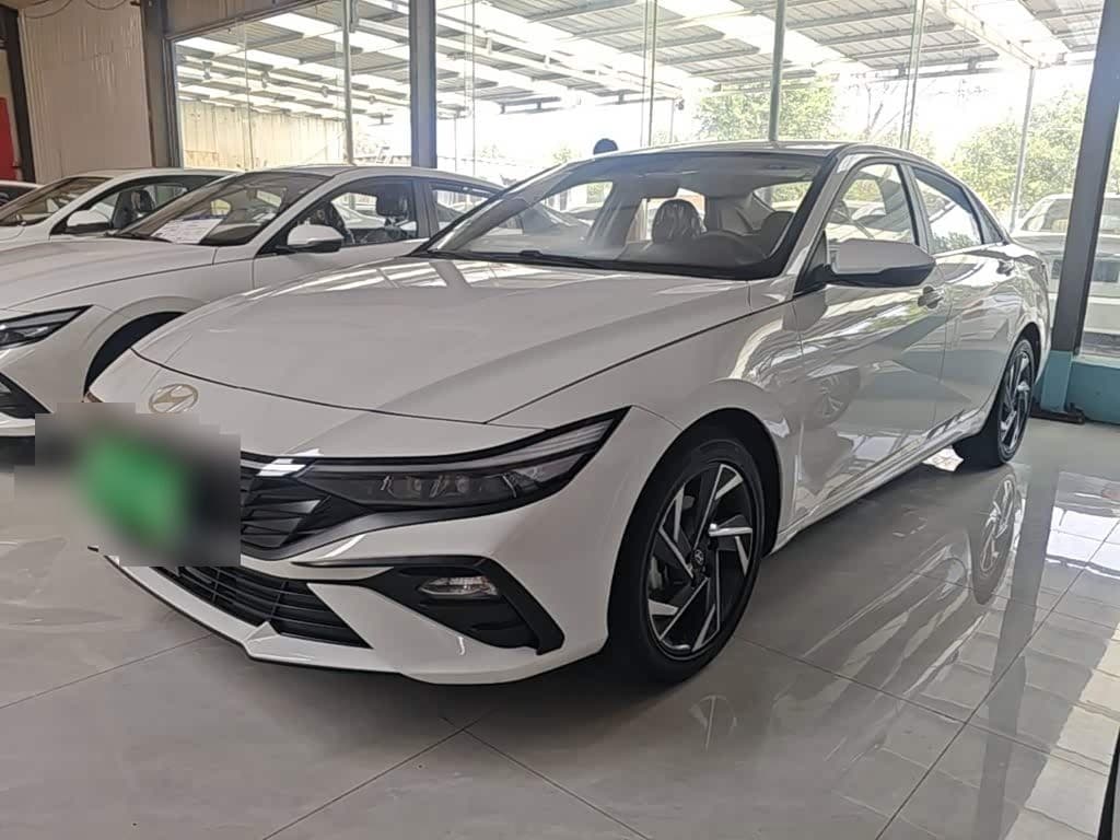 2023 Hyundai Elantra front exterior