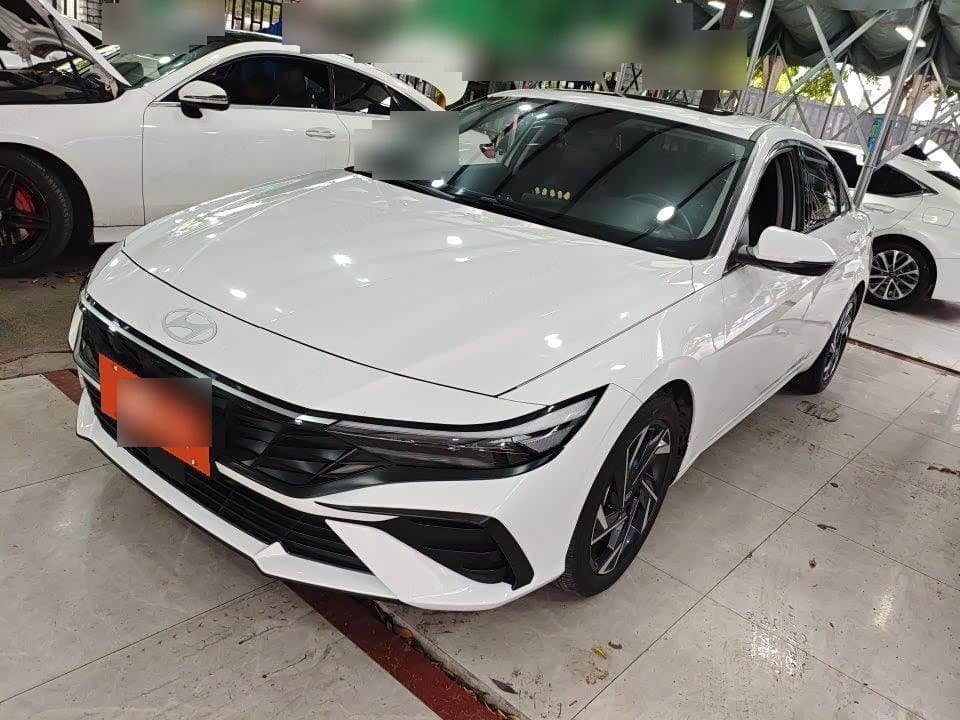 2023 Hyundai Elantra front exterior
