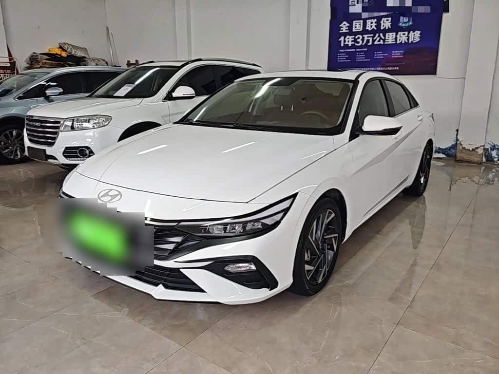 2023 Hyundai Elantra front exterior