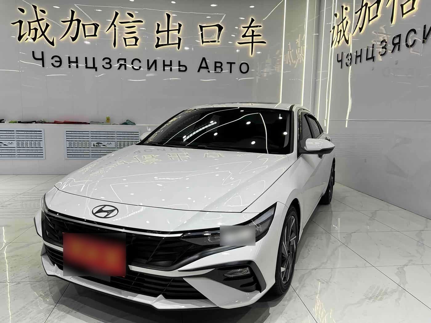 2023 Hyundai Elantra front exterior
