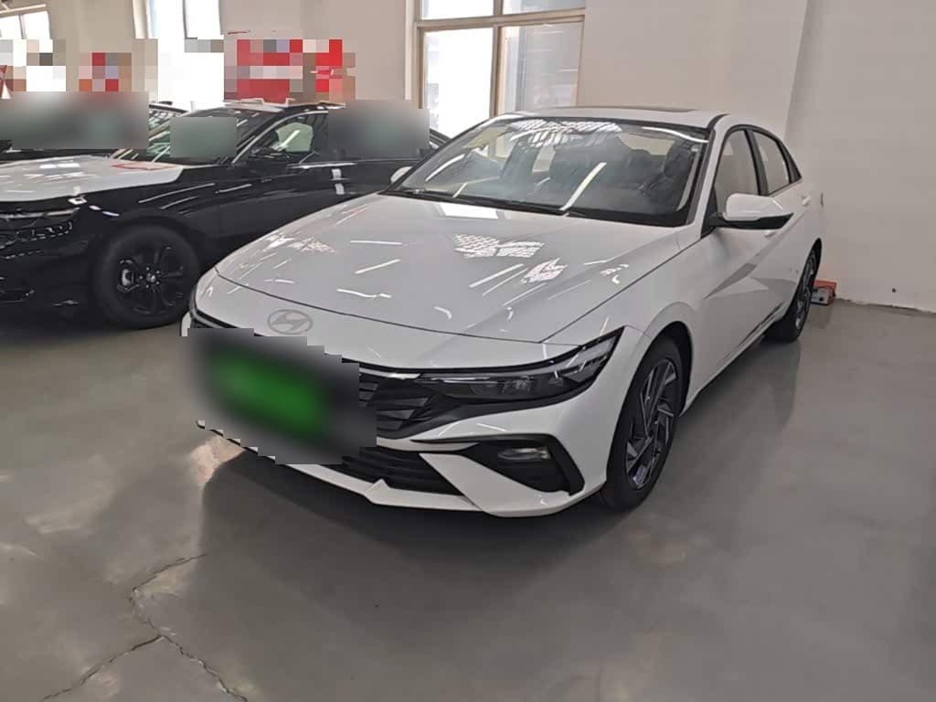 2023 Hyundai Elantra front exterior