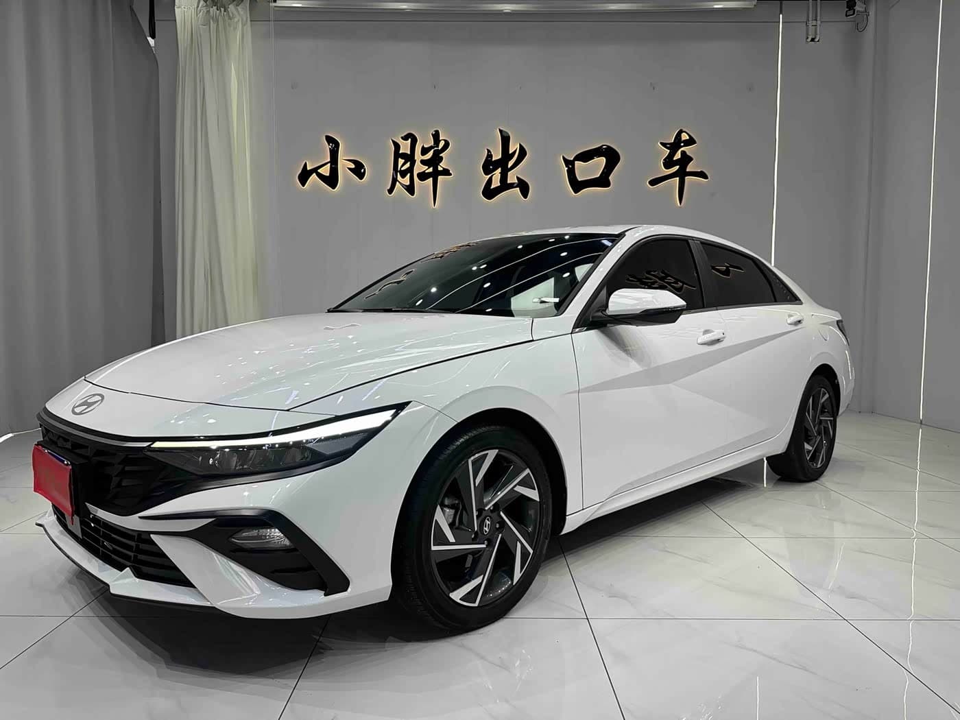 2023 Hyundai Elantra front exterior