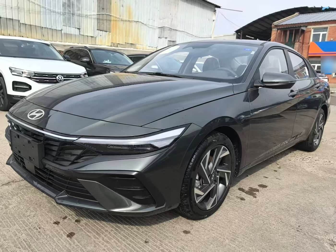 2023 Hyundai Elantra front exterior