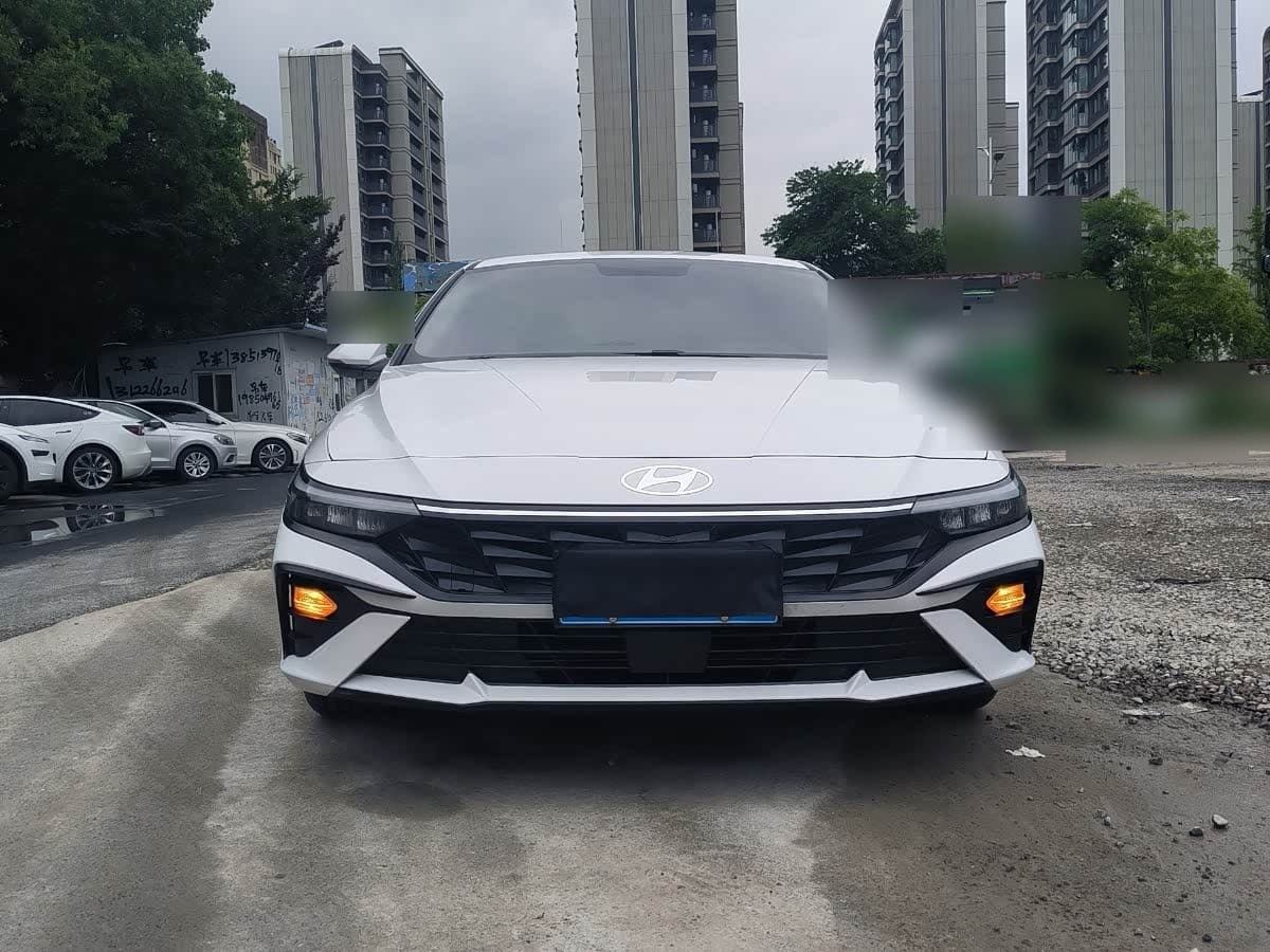 2023 Hyundai Elantra front exterior