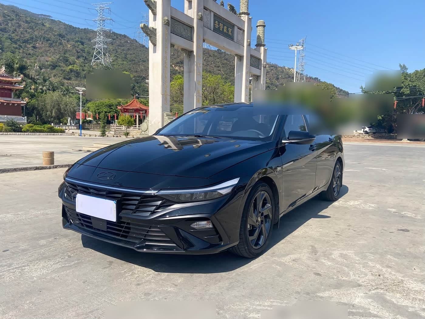 2023 Hyundai Elantra front exterior