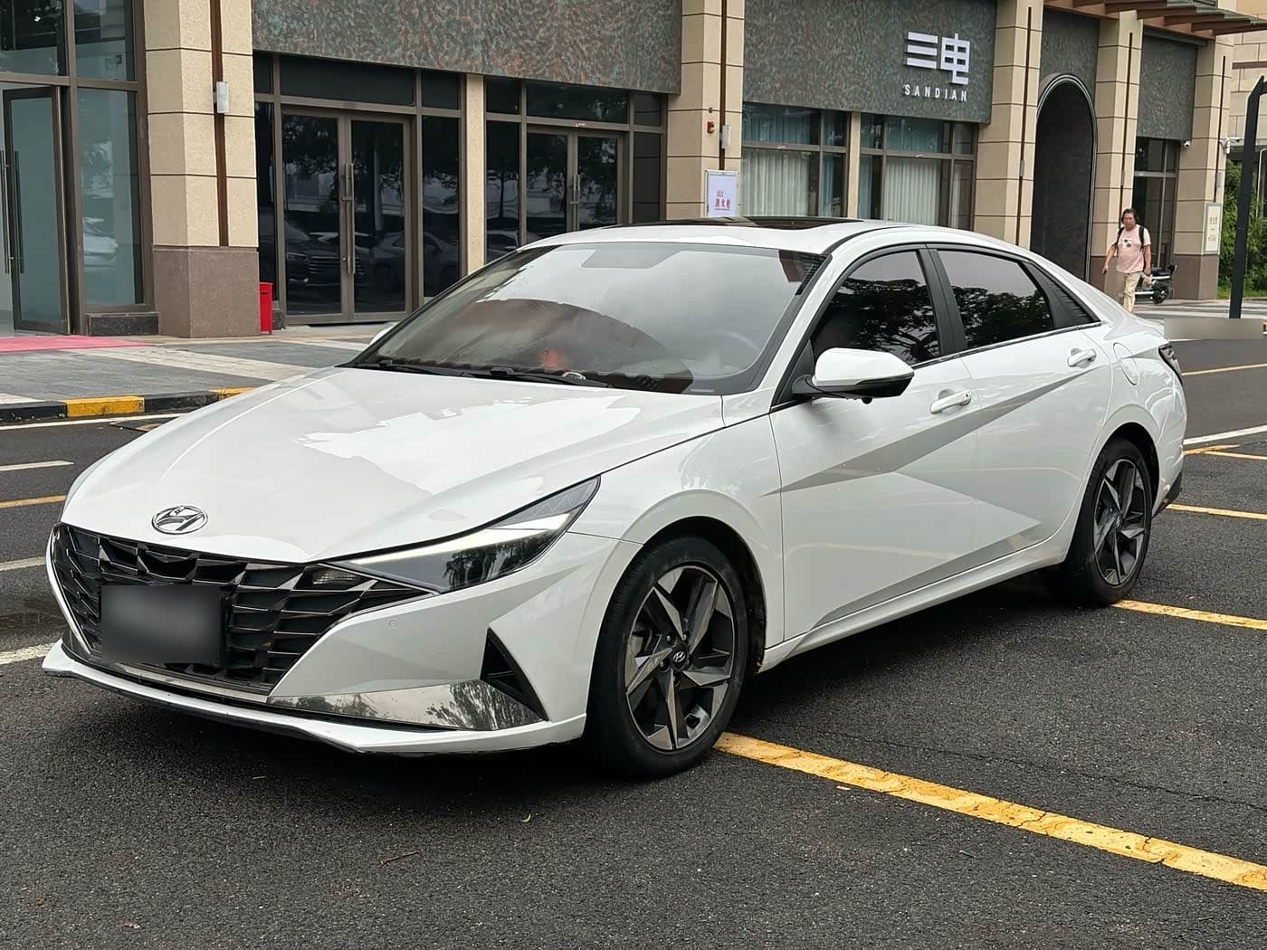 2023 Hyundai Elantra front exterior