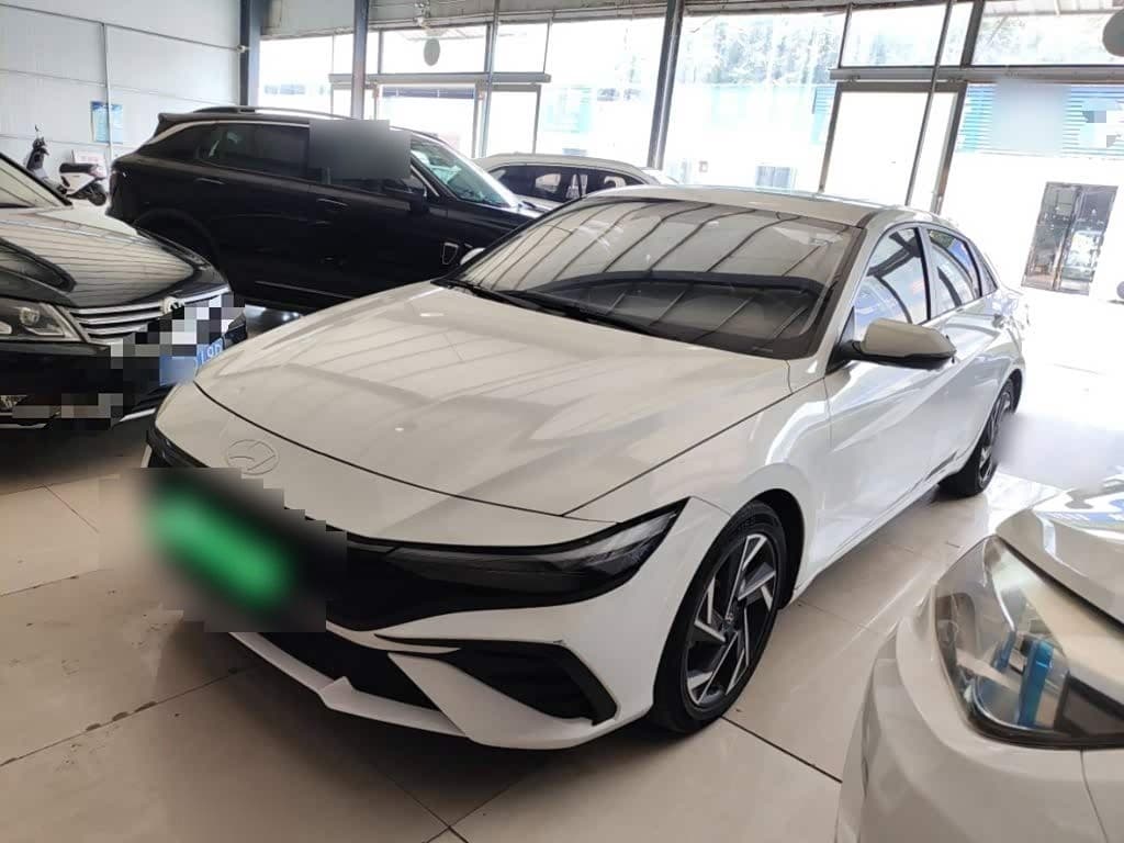 2023 Hyundai Elantra front exterior