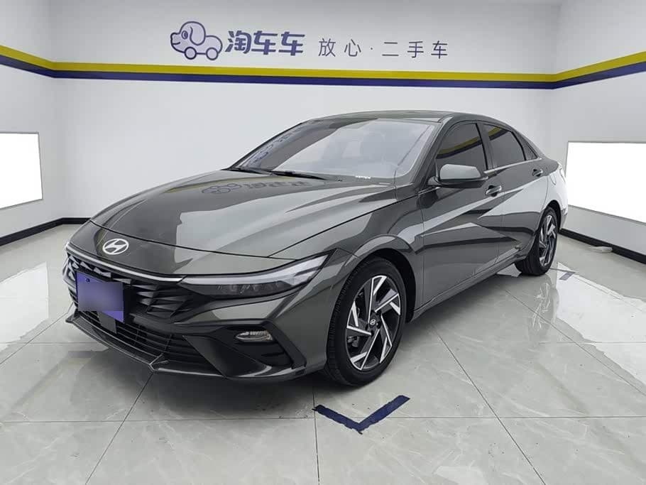 2023 Hyundai Elantra front exterior